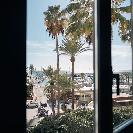 Apartment En Pleno Paseo Maritimo De Marbella. *