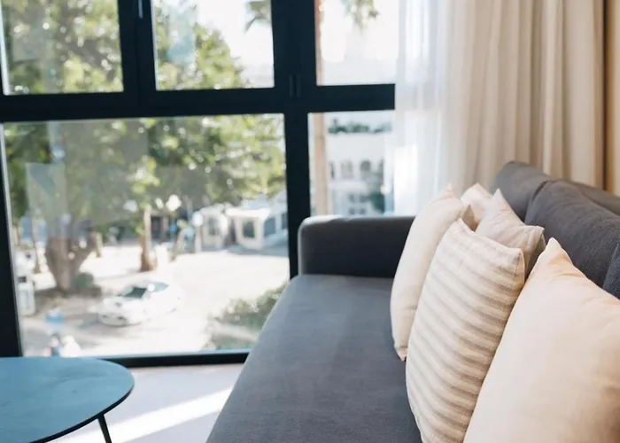 En Pleno Paseo Maritimo De Marbella. アパート