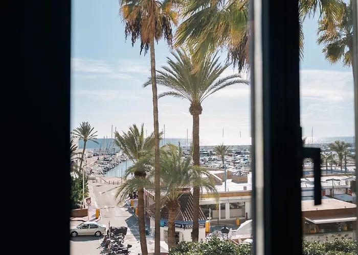 アパート En Pleno Paseo Maritimo De Marbella. *