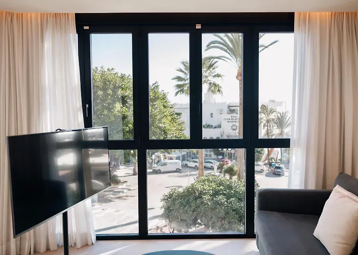 アパート En Pleno Paseo Maritimo De Marbella. *