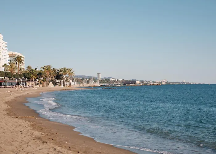 En Pleno Paseo Maritimo De Marbella.