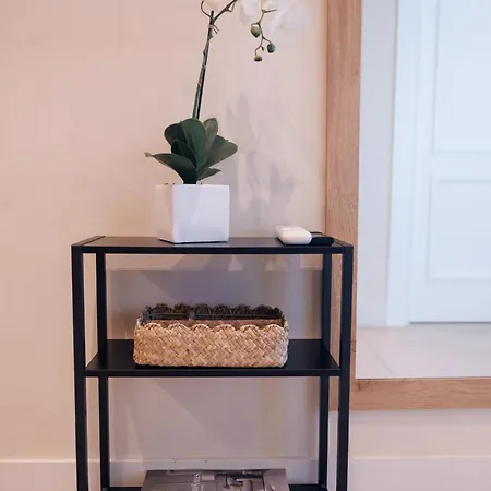 En Pleno Paseo Maritimo De * Marbella