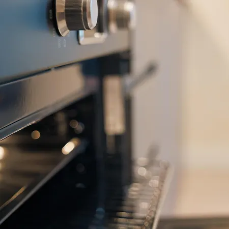 En Pleno Paseo Maritimo De *