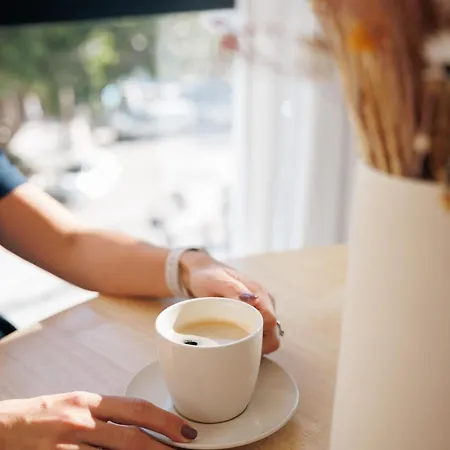 En Pleno Paseo Maritimo De * Marbella