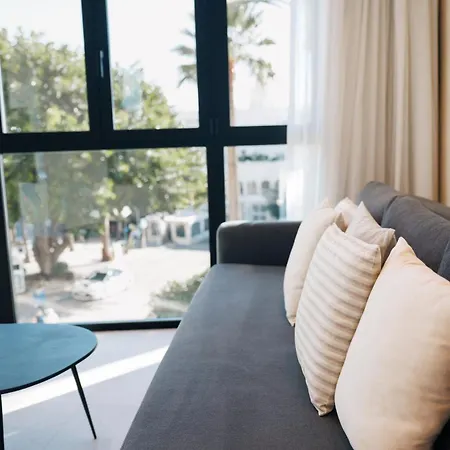 En Pleno Paseo Maritimo De Marbella. Apartment