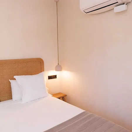 En Pleno Paseo Maritimo De *