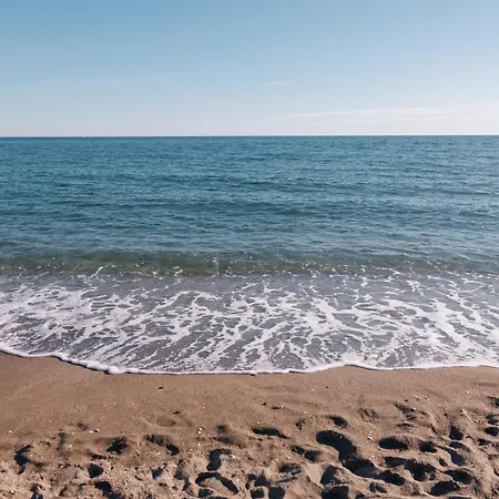 Apartment En Pleno Paseo Maritimo De Marbella. *