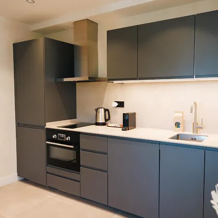 En Pleno Paseo Maritimo De Marbella.