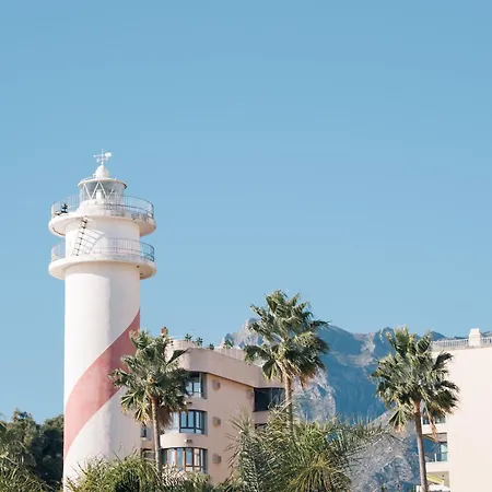 En Pleno Paseo Marítimo De Marbella