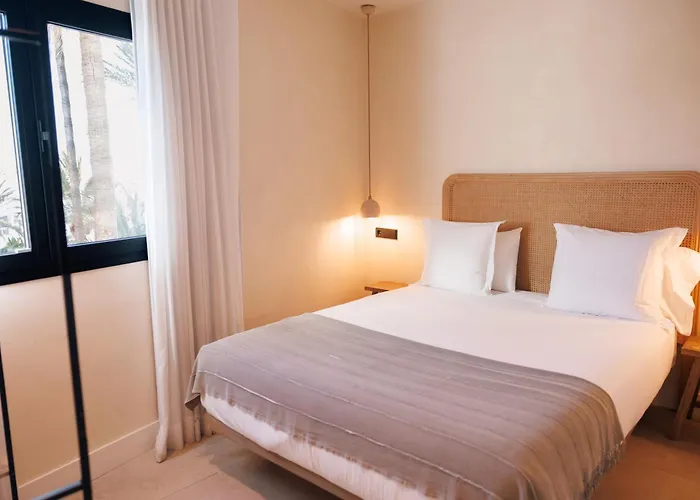 En Pleno Paseo Maritimo De Marbella.